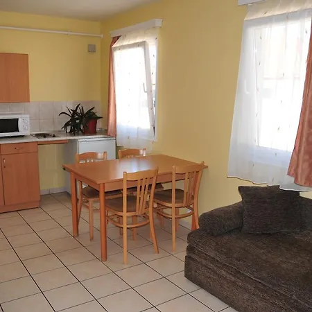Cegledi Apartmanpark & Kemping