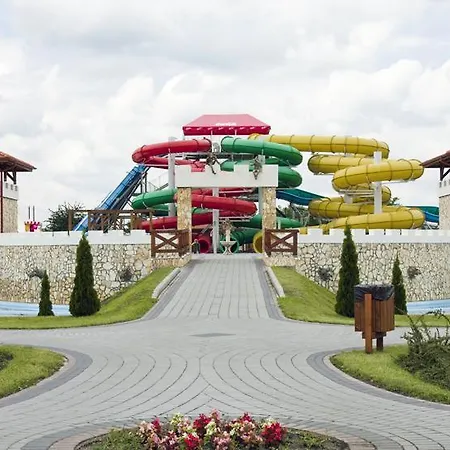 Apartman Cegledi Apartmanpark & Kemping *