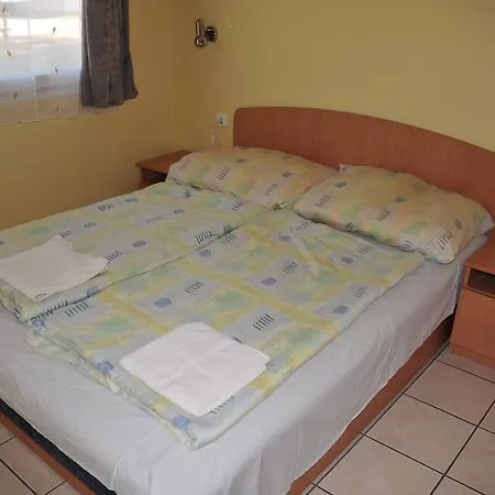 Apartman Cegledi Apartmanpark & Kemping *