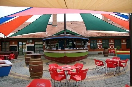 Daire Cegledi Apartmanpark & Kemping *