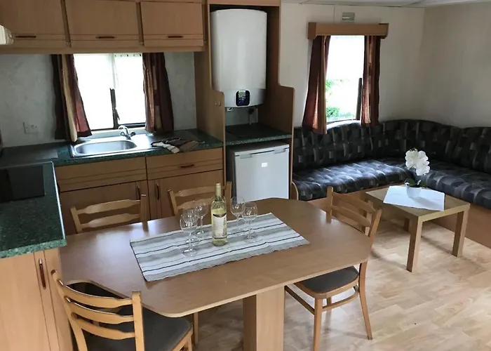 Cegledi Apartmanpark & Kemping Daire *